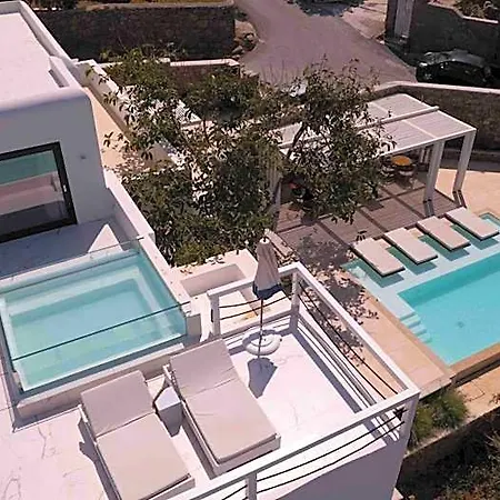 Tagoo Hills Residences Apartahotel 4*